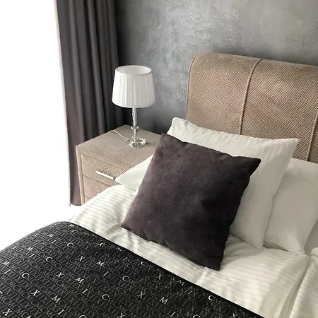 Luxury With Private Garden Апартаменты *